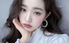 卖萌草吸引到蝴蝶